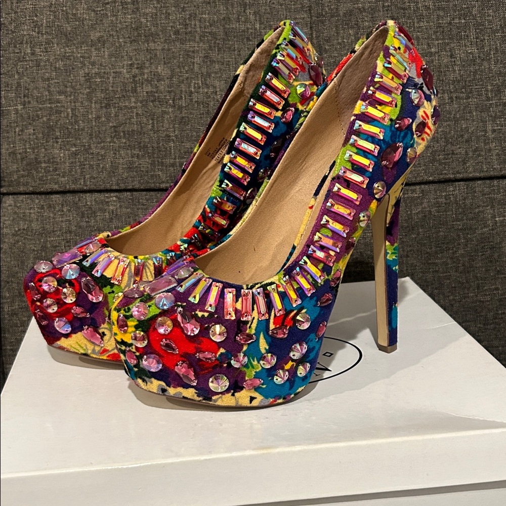 NWB STEVE MADDEN DITZY HEELS